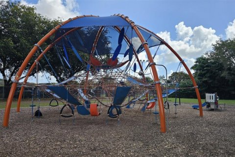 House in Tamarac, Florida 2 bedrooms, 89.37 sq.m. № 2046732 - photo 24