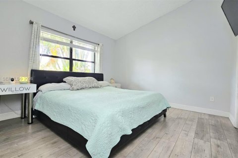 House in Tamarac, Florida 2 bedrooms, 89.37 sq.m. № 2046732 - photo 15