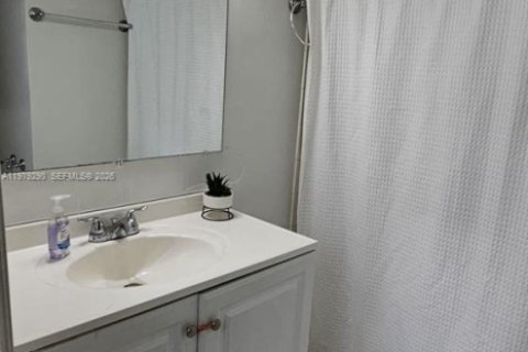 House in Tamarac, Florida 2 bedrooms, 89.37 sq.m. № 2046732 - photo 19