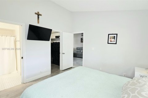 House in Tamarac, Florida 2 bedrooms, 89.37 sq.m. № 2046732 - photo 16