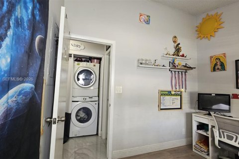 House in Tamarac, Florida 2 bedrooms, 89.37 sq.m. № 2046732 - photo 18