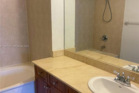 Снять в аренду квартиру в Дорал, Флорида 3 спальни, 112.13м2, № 1999009 - фото 11