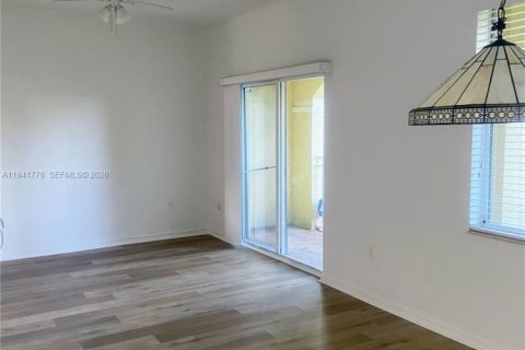 Снять в аренду квартиру в Дорал, Флорида 3 спальни, 112.13м2, № 1999009 - фото 2