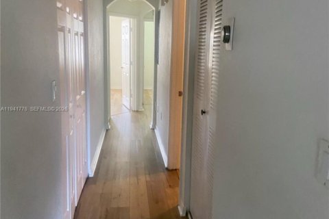 Снять в аренду квартиру в Дорал, Флорида 3 спальни, 112.13м2, № 1999009 - фото 7