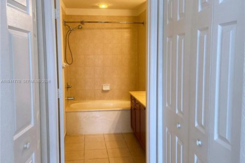 Снять в аренду квартиру в Дорал, Флорида 3 спальни, 112.13м2, № 1999009 - фото 10