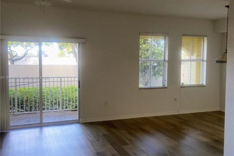 Снять в аренду квартиру в Дорал, Флорида 3 спальни, 112.13м2, № 1999009 - фото 3