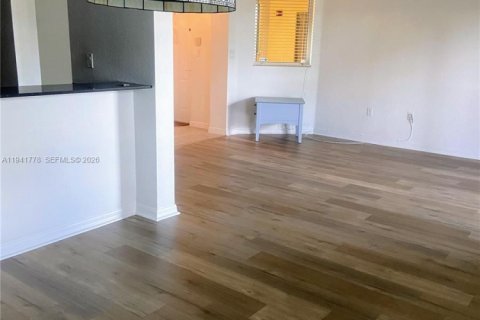 Снять в аренду квартиру в Дорал, Флорида 3 спальни, 112.13м2, № 1999009 - фото 19