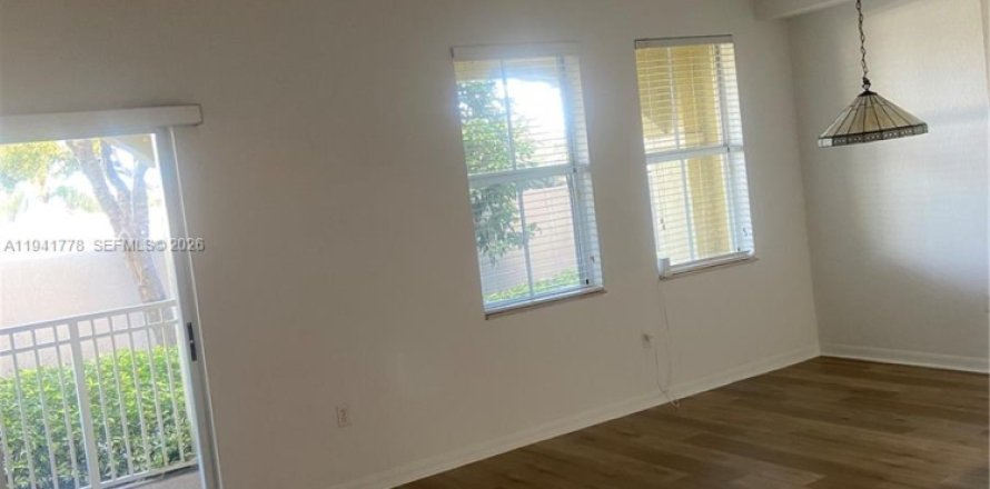 Квартира в Дорал, Флорида 3 спальни, 112.13м2 № 1999009