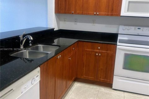 Снять в аренду квартиру в Дорал, Флорида 3 спальни, 112.13м2, № 1999009 - фото 5