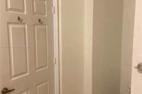 Снять в аренду квартиру в Дорал, Флорида 3 спальни, 112.13м2, № 1999009 - фото 12