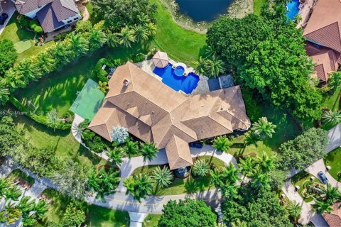 House in Weston, Florida 6 bedrooms, 710.42 sq.m. № 2015294