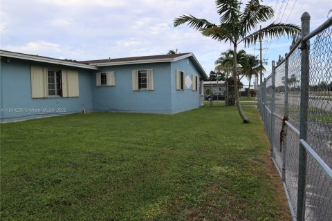 Casa en alquiler en Miami, Florida, 5 dormitorios, 175.21 m2 № 1947392 - foto 8