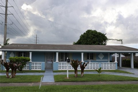 Casa en Miami, Florida 5 dormitorios, 175.21 m2 № 1947392