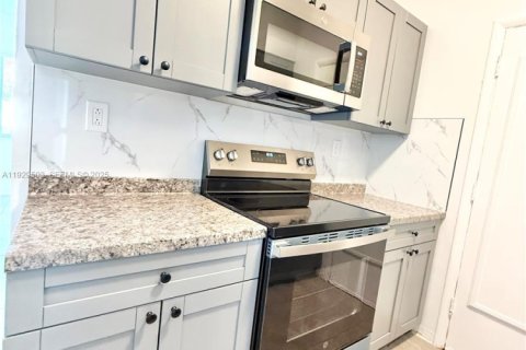 Villa ou maison à louer à Coral Gables, Floride: 1 chambre, 55.74 m2 № 1987650 - photo 4