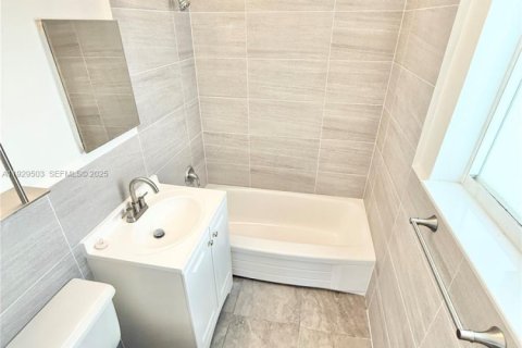 Villa ou maison à louer à Coral Gables, Floride: 1 chambre, 55.74 m2 № 1987650 - photo 15