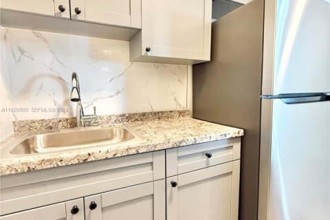 Villa ou maison à louer à Coral Gables, Floride: 1 chambre, 55.74 m2 № 1987650 - photo 5