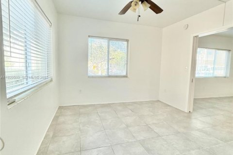 Villa ou maison à louer à Coral Gables, Floride: 1 chambre, 55.74 m2 № 1987650 - photo 13