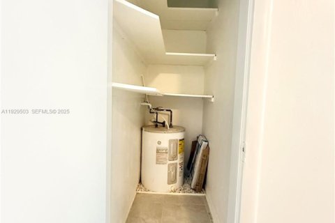 Villa ou maison à louer à Coral Gables, Floride: 1 chambre, 55.74 m2 № 1987650 - photo 10