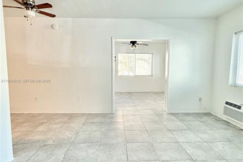 Villa ou maison à louer à Coral Gables, Floride: 1 chambre, 55.74 m2 № 1987650 - photo 8