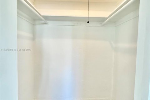 Villa ou maison à louer à Coral Gables, Floride: 1 chambre, 55.74 m2 № 1987650 - photo 12