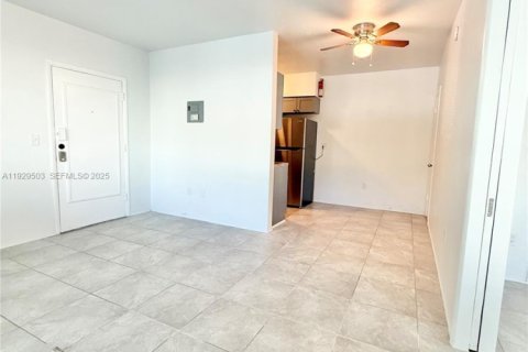 Villa ou maison à louer à Coral Gables, Floride: 1 chambre, 55.74 m2 № 1987650 - photo 9