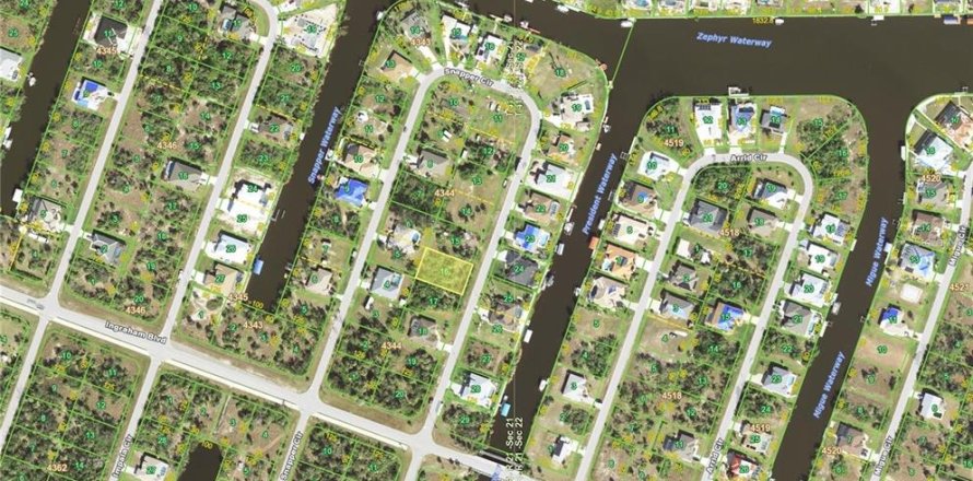 Land in Port Charlotte, Florida № 1581072