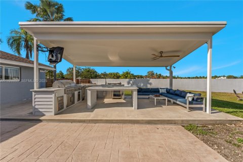 Villa ou maison à vendre à Miami, Floride: 4 chambres, 240.8 m2 № 1987488 - photo 28