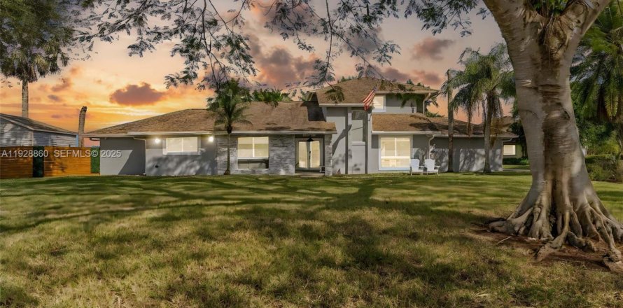 Villa ou maison à Miami, Floride 4 chambres, 240.8 m2 № 1987488