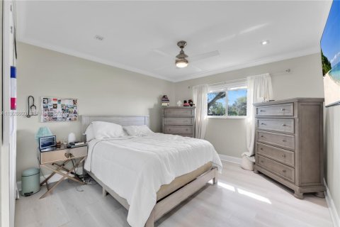 Villa ou maison à vendre à Miami, Floride: 4 chambres, 240.8 m2 № 1987488 - photo 16