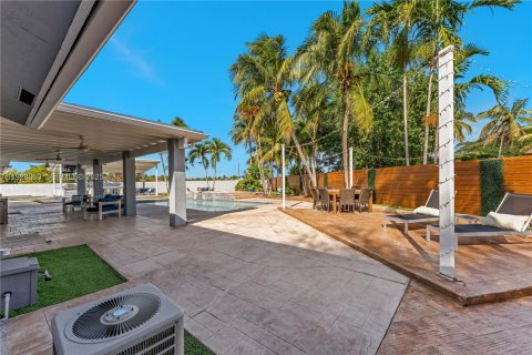 Villa ou maison à vendre à Miami, Floride: 4 chambres, 240.8 m2 № 1987488 - photo 26