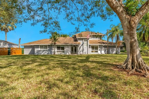 Villa ou maison à vendre à Miami, Floride: 4 chambres, 240.8 m2 № 1987488 - photo 30