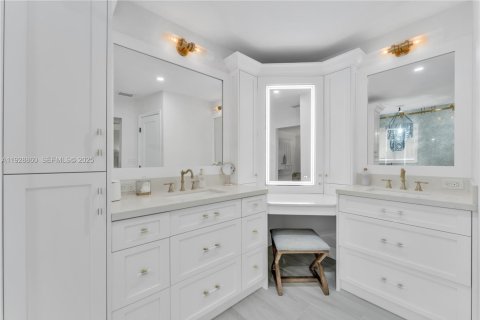 Villa ou maison à vendre à Miami, Floride: 4 chambres, 240.8 m2 № 1987488 - photo 23