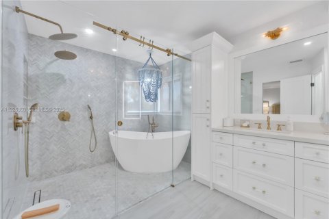 Villa ou maison à vendre à Miami, Floride: 4 chambres, 240.8 m2 № 1987488 - photo 24