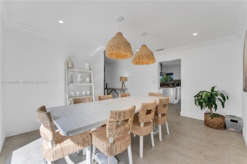 Villa ou maison à vendre à Miami, Floride: 4 chambres, 240.8 m2 № 1987488 - photo 7