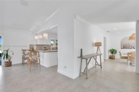 Villa ou maison à vendre à Miami, Floride: 4 chambres, 240.8 m2 № 1987488 - photo 3