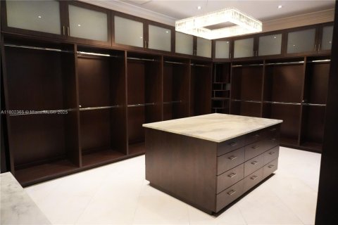 Купить виллу или дом в Майами, Флорида 5 спален, 876.07м2, № 1864737 - фото 21