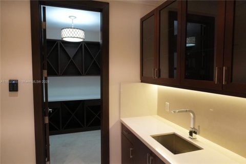 Купить виллу или дом в Майами, Флорида 5 спален, 876.07м2, № 1864737 - фото 13