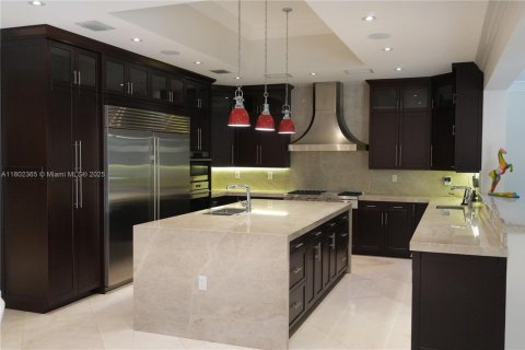 Купить виллу или дом в Майами, Флорида 5 спален, 876.07м2, № 1864737 - фото 4