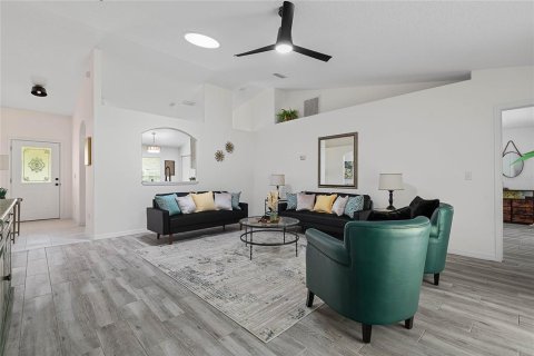 House in Palm Coast, Florida 4 bedrooms, 159.61 sq.m. № 1833359 - photo 7