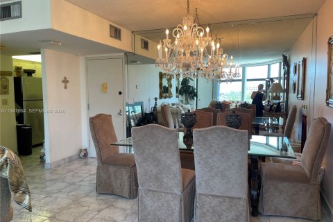 Condominio en venta en Aventura, Florida, 2 dormitorios, 101.82 m2 № 2182391 - foto 2