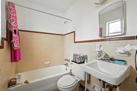 Commercial property in Daytona Beach, Florida 3 bedrooms, 133.78 sq.m. № 1866386 - photo 26
