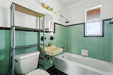 Commercial property in Daytona Beach, Florida 3 bedrooms, 133.78 sq.m. № 1866386 - photo 16