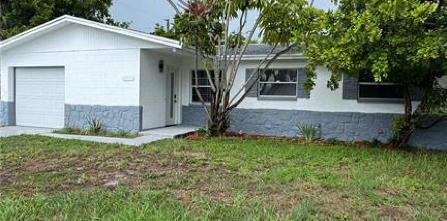 House in Saint Petersburg, Florida 3 bedrooms, 110.18 sq.m. № 1919671