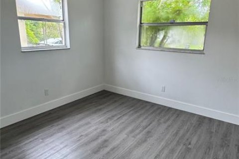 House in Saint Petersburg, Florida 3 bedrooms, 110.18 sq.m. № 1919671 - photo 26