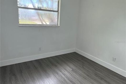 House in Saint Petersburg, Florida 3 bedrooms, 110.18 sq.m. № 1919671 - photo 25