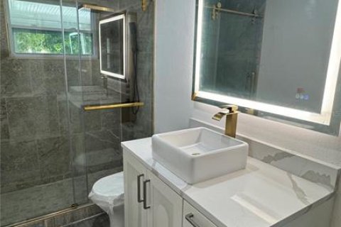 House in Saint Petersburg, Florida 3 bedrooms, 110.18 sq.m. № 1919671 - photo 21