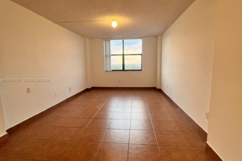 Condo in North Miami, Florida, 2 bedrooms  № 2040984 - photo 3