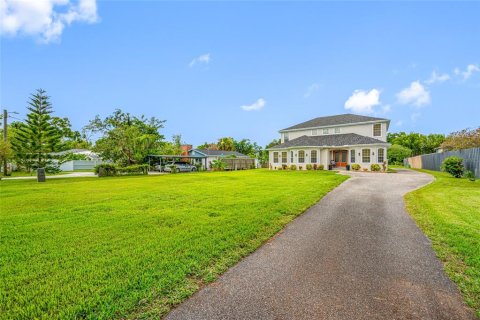 House in Tampa, Florida 6 bedrooms, 410.81 sq.m. № 2226250 - photo 4