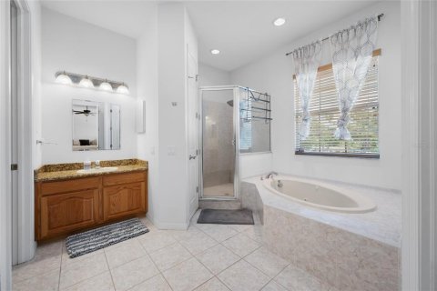 House in Tampa, Florida 6 bedrooms, 410.81 sq.m. № 2226250 - photo 25