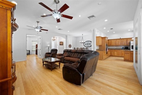 House in Tampa, Florida 6 bedrooms, 410.81 sq.m. № 2226250 - photo 20